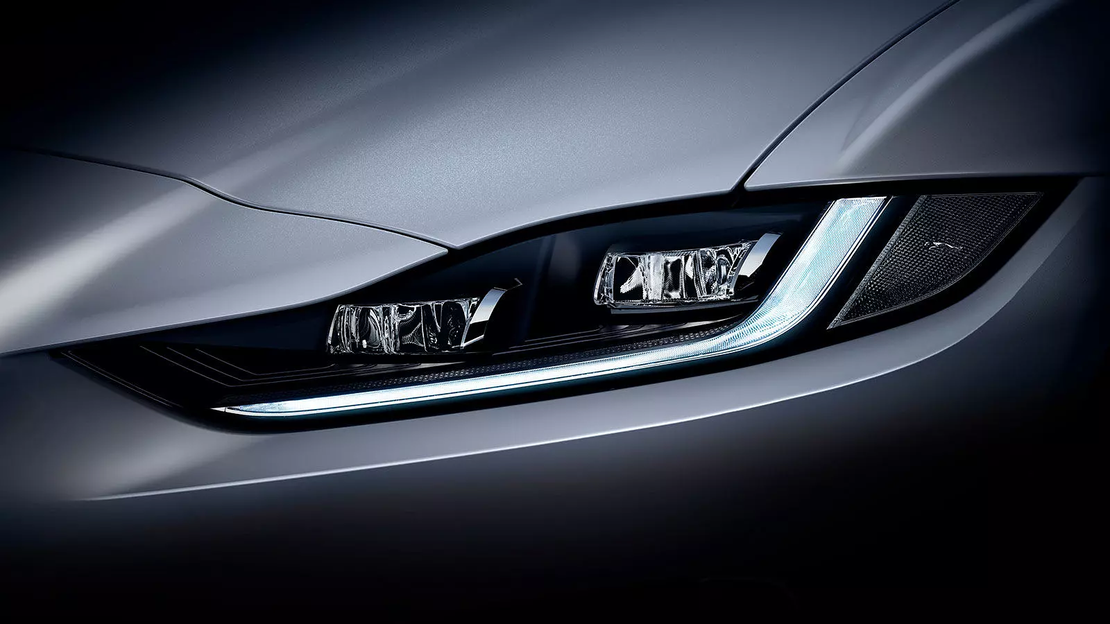 JAGUAR XE (9)